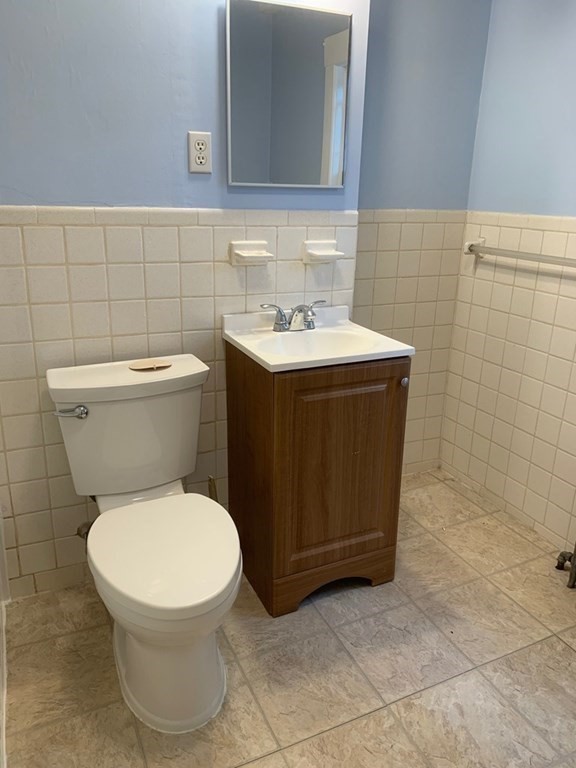 4 bed, 1 bath apartment for rent at 87 Crafts St Unit 2, Newton — photo 8 of 9