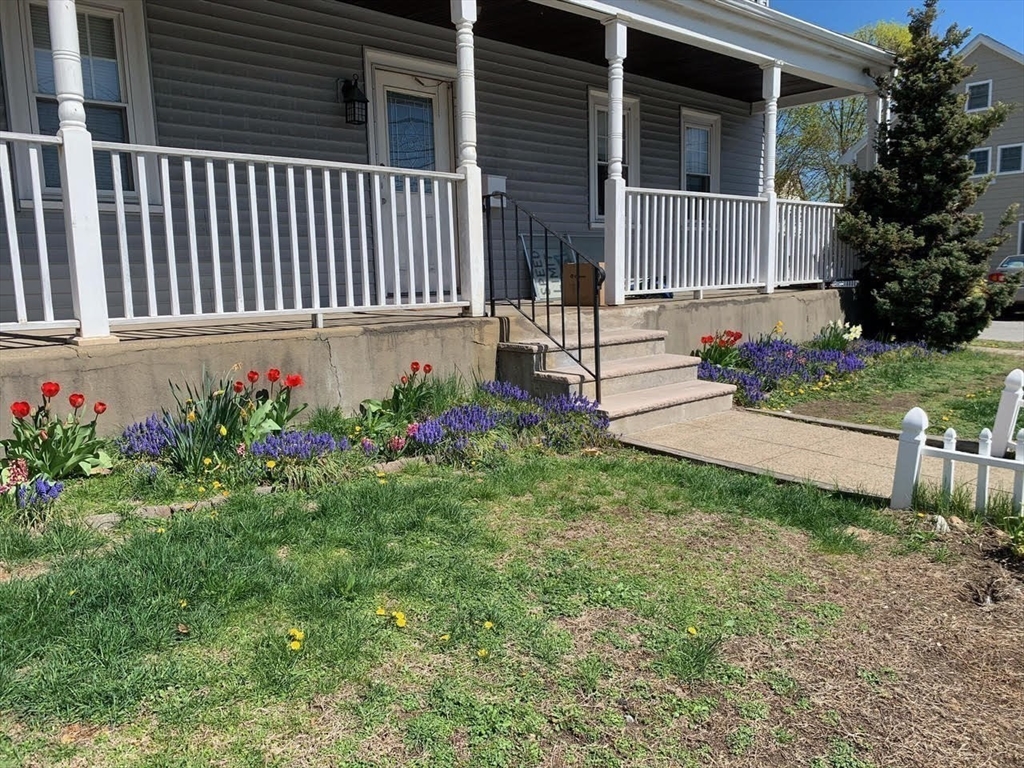 4 bed, 1 bath apartment for rent at 87 Crafts St Unit 2, Newton — photo 3 of 9