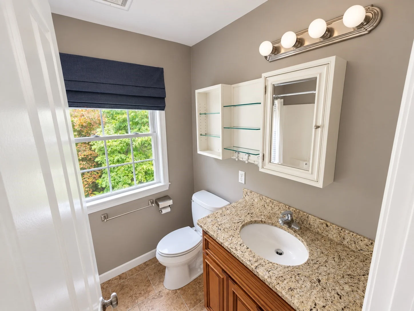 2 bed, 1 bath apartment for rent at 87 E Mountain St Unit 0, Worcester — photo 4 of 33