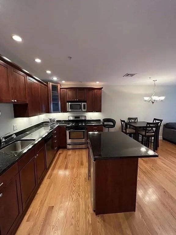 2 bed, 2 bath apartment for rent at 87 Franklin Unit 203, Quincy — photo 3 of 19
