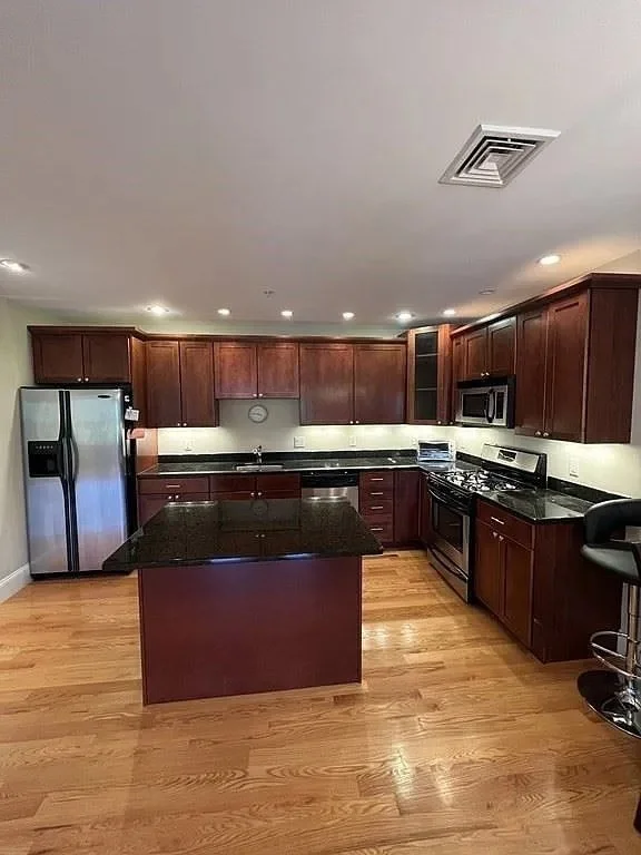 2 bed, 2 bath apartment for rent at 87 Franklin Unit 203, Quincy — photo 2 of 19