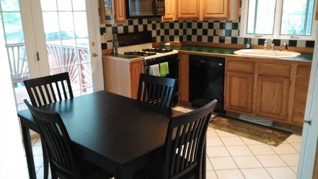 2 bed, 1 bath apartment for rent at 87 Freeman St Unit 1, Auburndale — photo 10 of 17