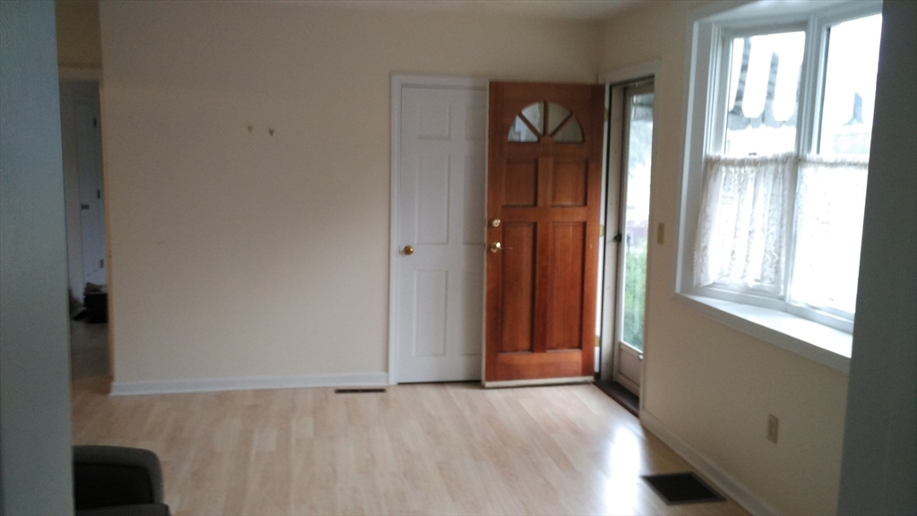 2 bed, 1 bath apartment for rent at 87 Freeman St Unit 1, Auburndale — photo 8 of 17