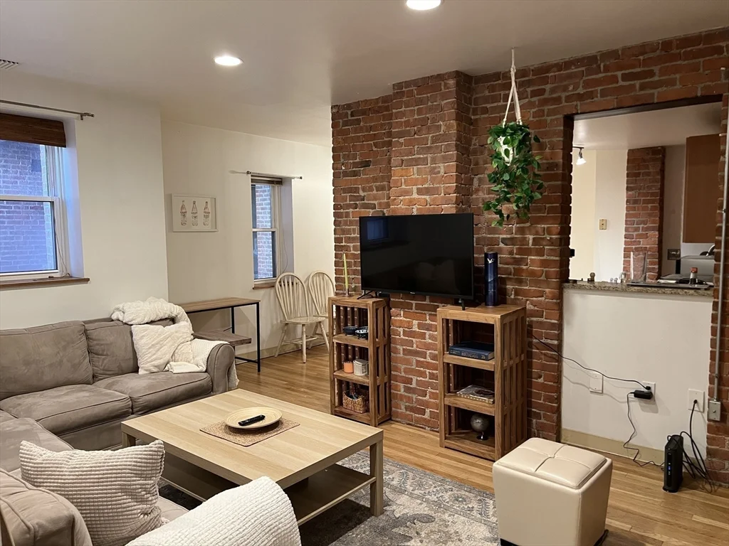 2 bed, 1 bath apartment for rent at 87 Gainsborough St Unit 107, Fenway — photo 3 of 9