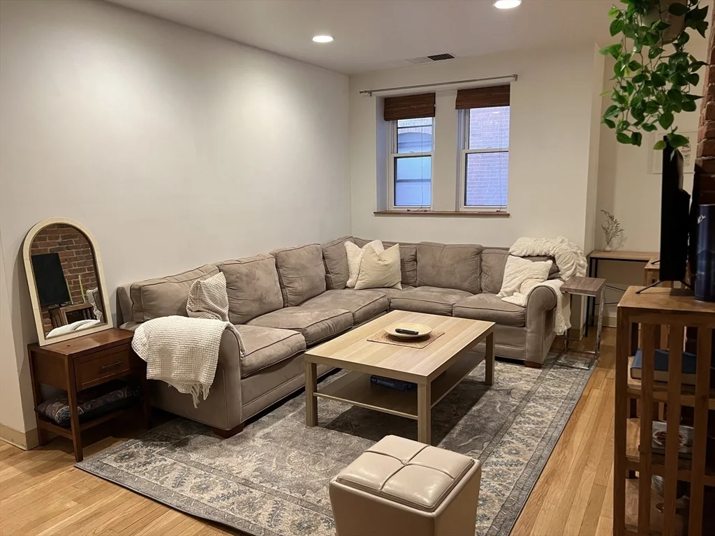 2 bed, 1 bath apartment for rent at 87 Gainsborough St Unit 107, Fenway — photo 4 of 9