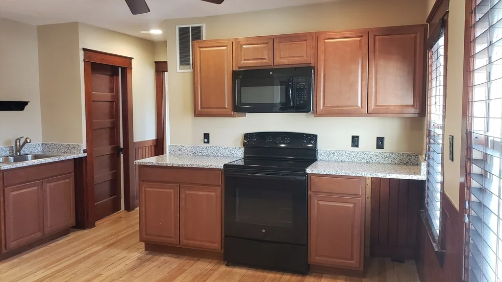 2 bed, 1 bath apartment for rent at 87 Hamilton St Unit 3, Worcester — photo 2 of 19