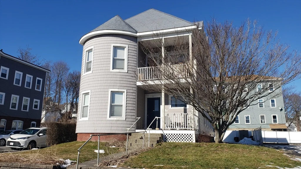2 bed, 1 bath apartment for rent at 87 Hamilton St Unit 3, Worcester