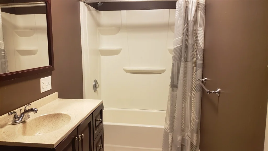 2 bed, 1 bath apartment for rent at 87 Hamilton St Unit 3, Worcester — photo 12 of 19