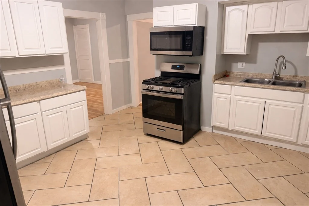 2 bed, 1 bath apartment for rent at 87 Hilldale Ave Unit 1, Haverhill — photo 1 of 9