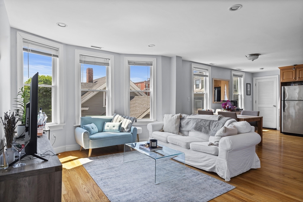 3 bed, 1 bath apartment for rent at 87 M St Unit 2, South Boston