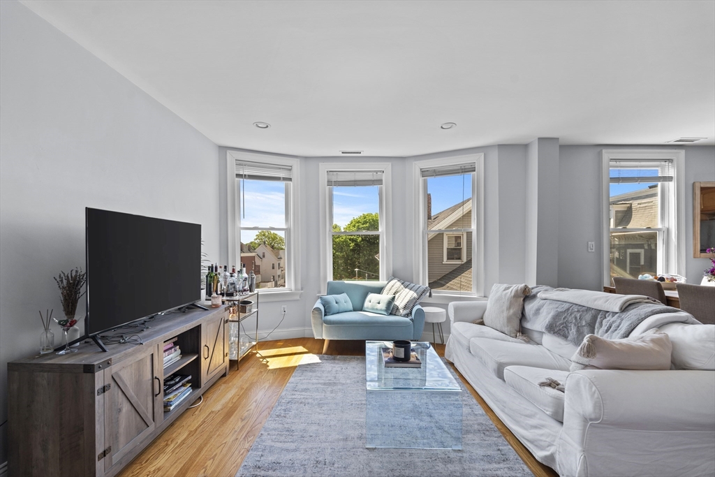 3 bed, 1 bath apartment for rent at 87 M St Unit 2, South Boston — photo 4 of 18