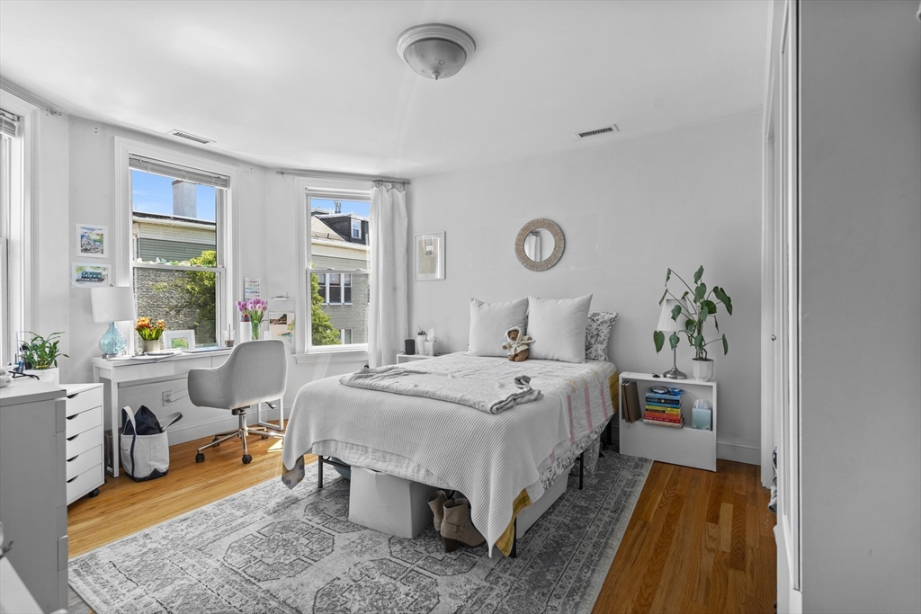 3 bed, 1 bath apartment for rent at 87 M St Unit 2, South Boston — photo 9 of 18