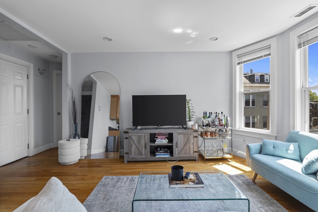 3 bed, 1 bath apartment for rent at 87 M St Unit 2, South Boston — photo 3 of 18