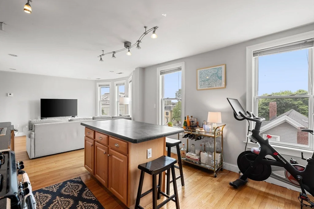 3 bed, 1 bath apartment for rent at 87 M St Unit 3, South Boston — photo 4 of 21