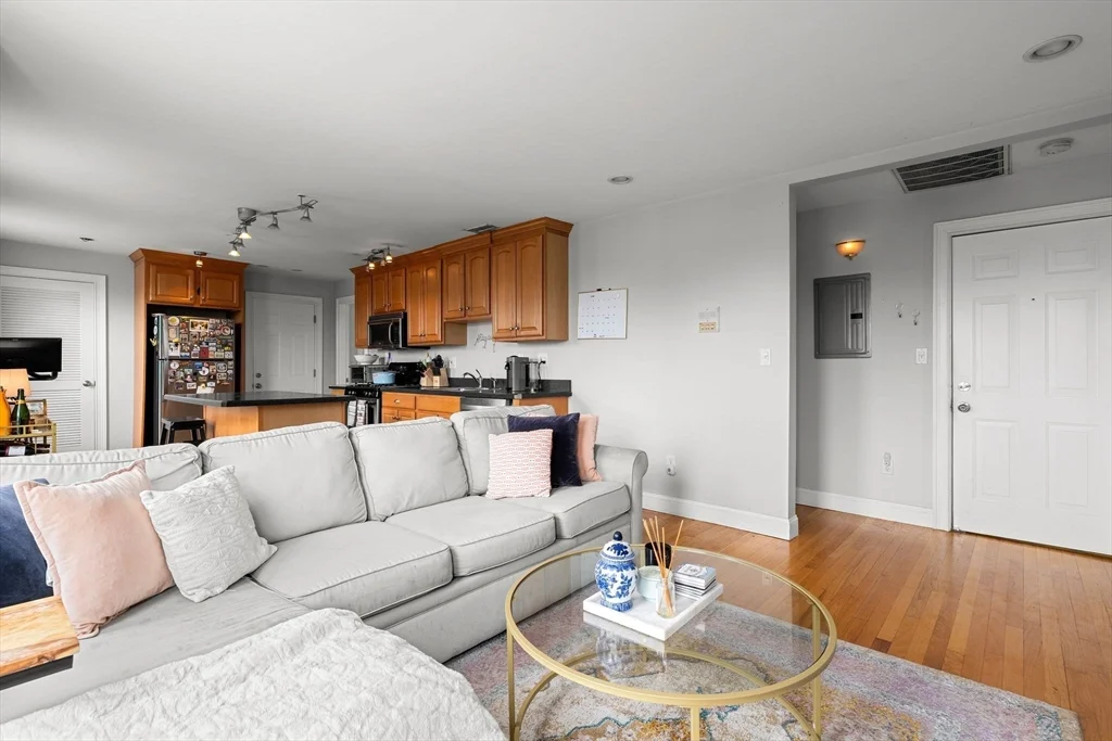 3 bed, 1 bath apartment for rent at 87 M St Unit 3, South Boston — photo 6 of 21