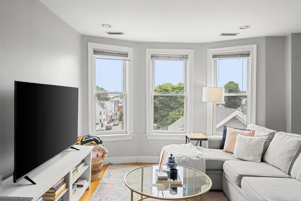 3 bed, 1 bath apartment for rent at 87 M St Unit 3, South Boston — photo 8 of 21