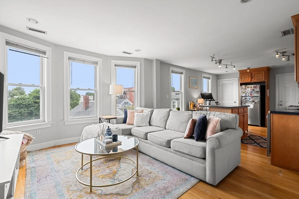 3 bed, 1 bath apartment for rent at 87 M St Unit 3, South Boston — photo 5 of 21