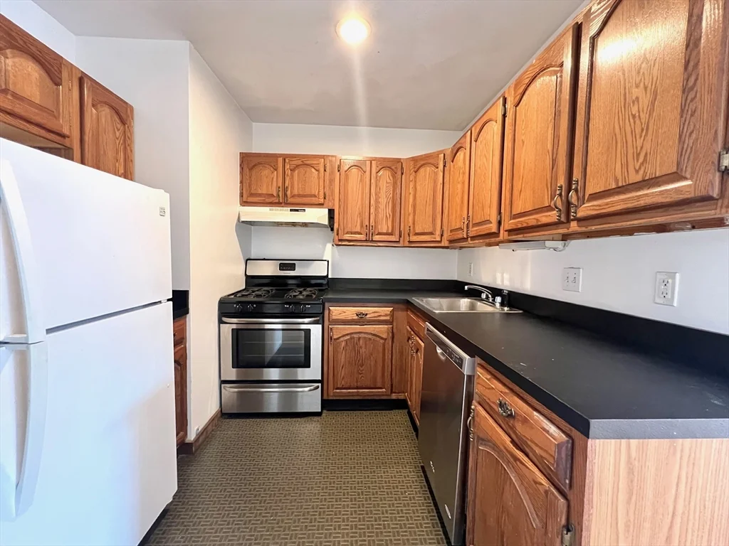 1 bed, 1 bath apartment for rent at 87 Main St Unit 2, Charlestown — photo 4 of 14