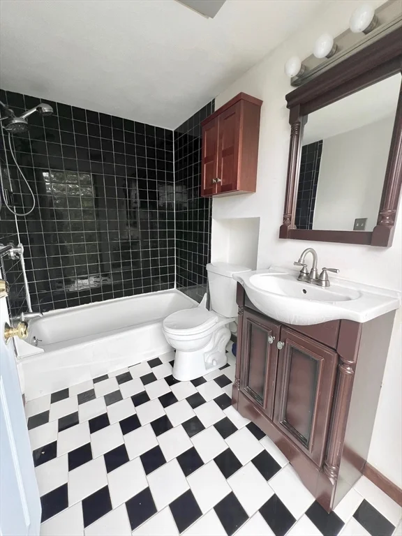 1 bed, 1 bath apartment for rent at 87 Main St Unit 3, Charlestown — photo 5 of 7