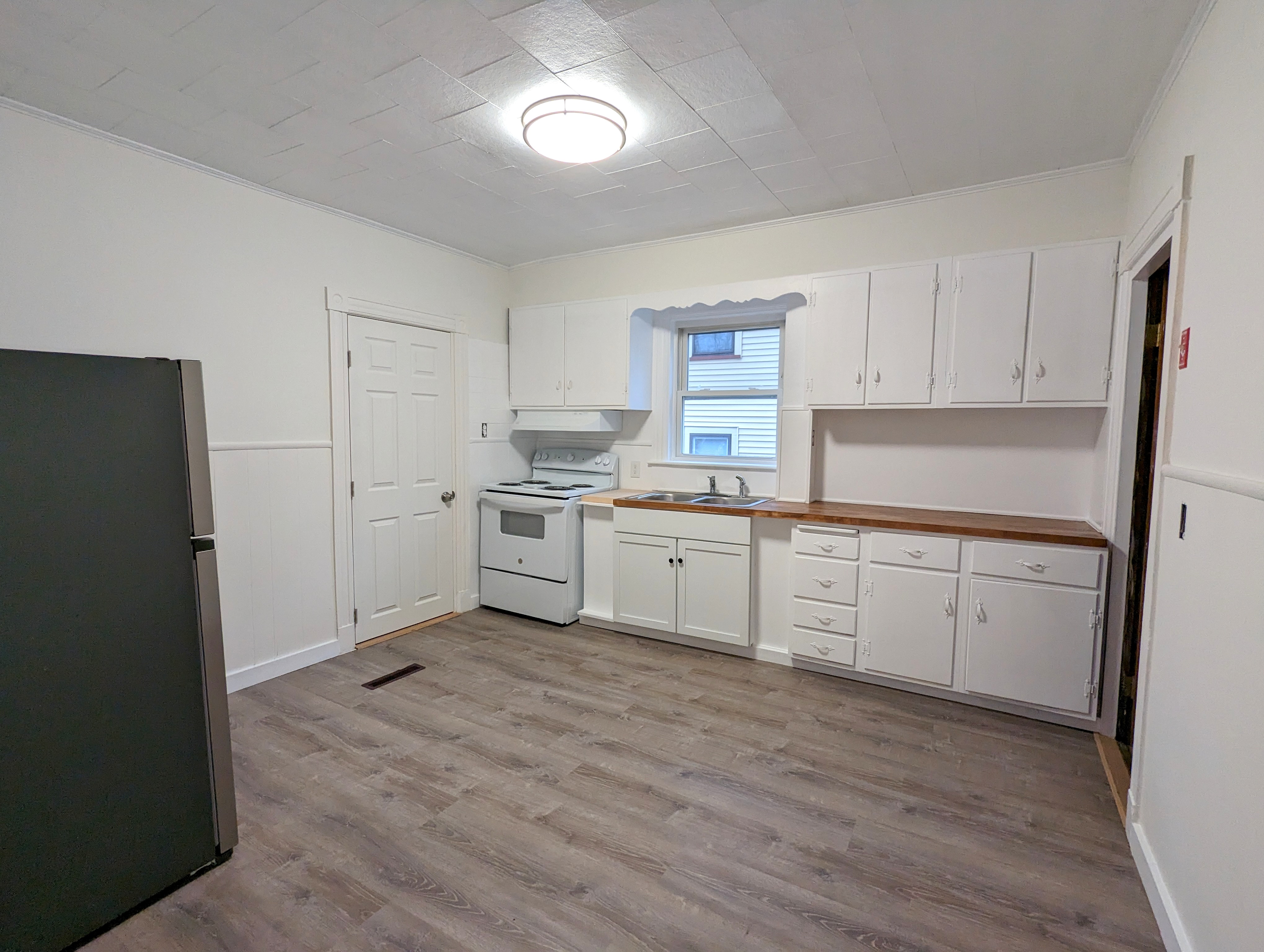 2 bed, 1 bath apartment for rent at 87 Marshall St Unit 1, Winter Hill — photo 1 of 10