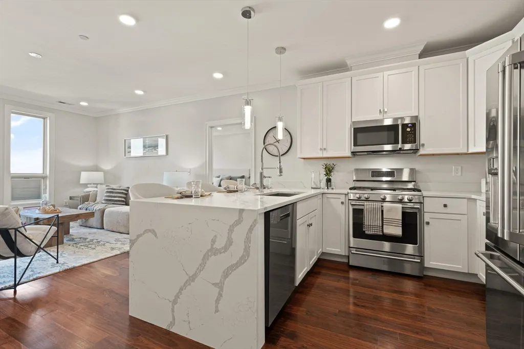 2 bed, 2 bath apartment for rent at 87 Medford St Unit 305, Tufts University — photo 4 of 22