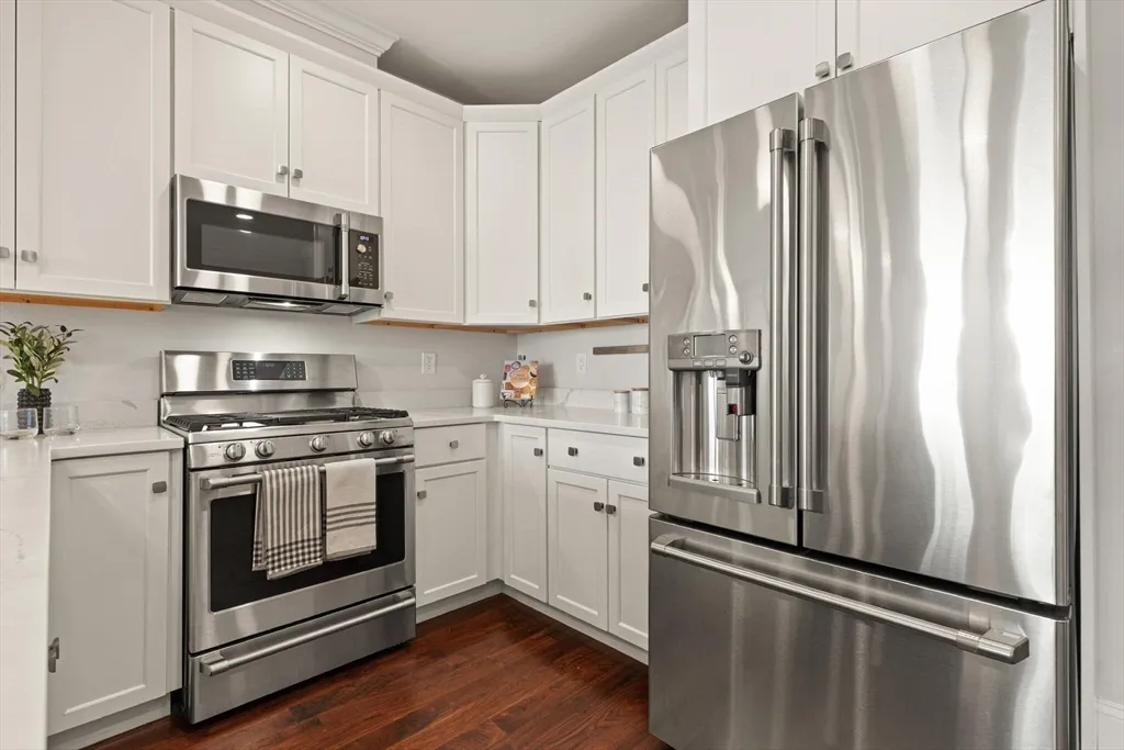 2 bed, 2 bath apartment for rent at 87 Medford St Unit 305, Tufts University — photo 5 of 22