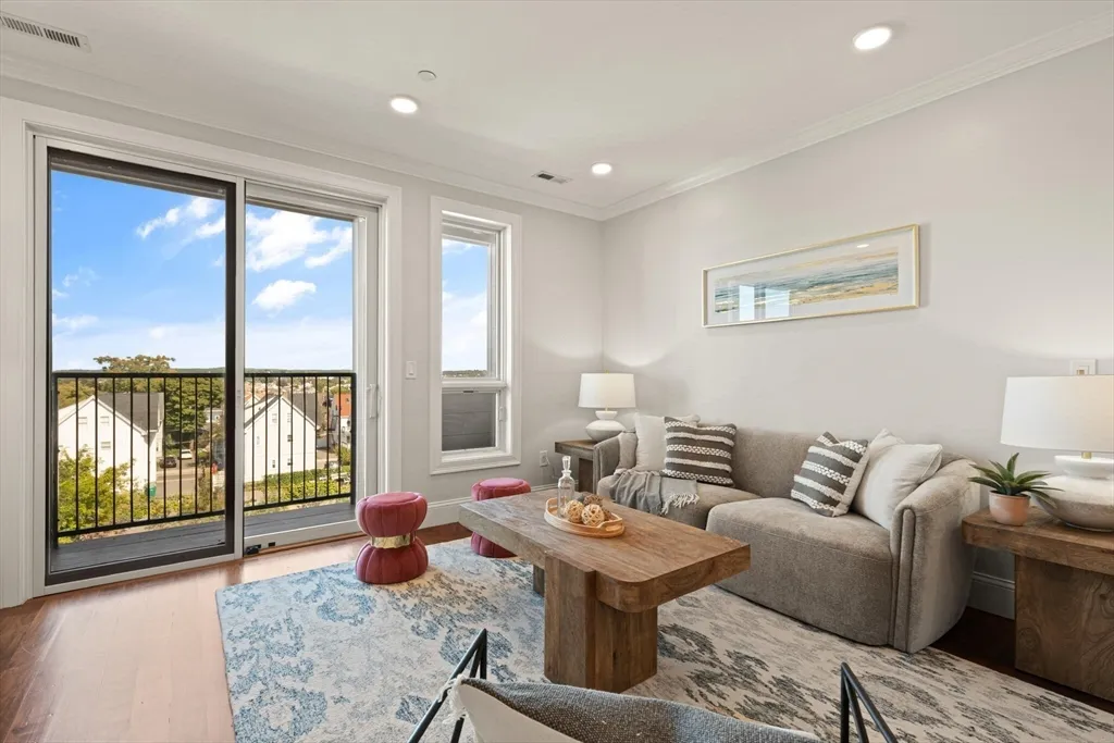 2 bed, 2 bath apartment for rent at 87 Medford St Unit 305, Tufts University