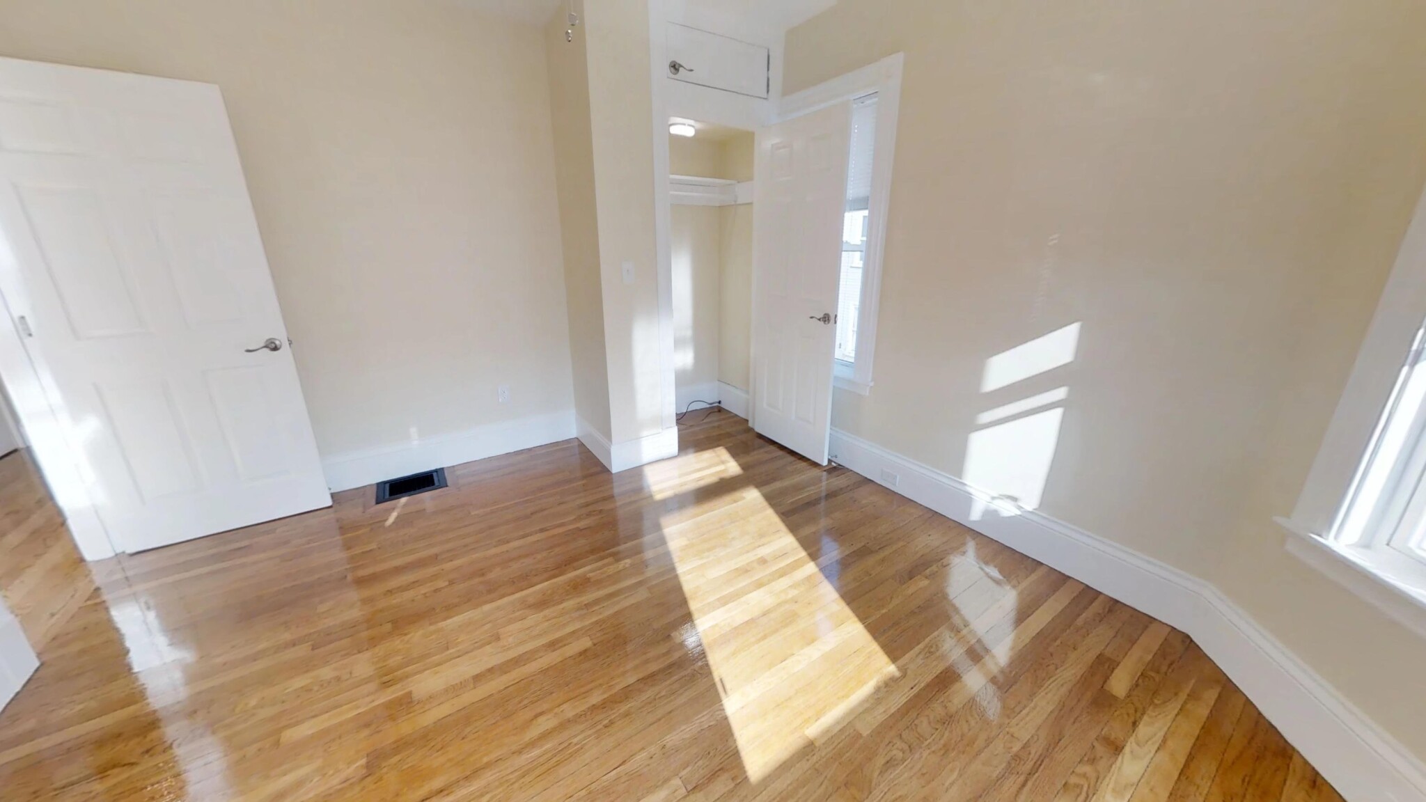 4 bed, 2 bath apartment for rent at 87 Morrison Ave Unit U2R, Powder House Square — photo 6 of 13
