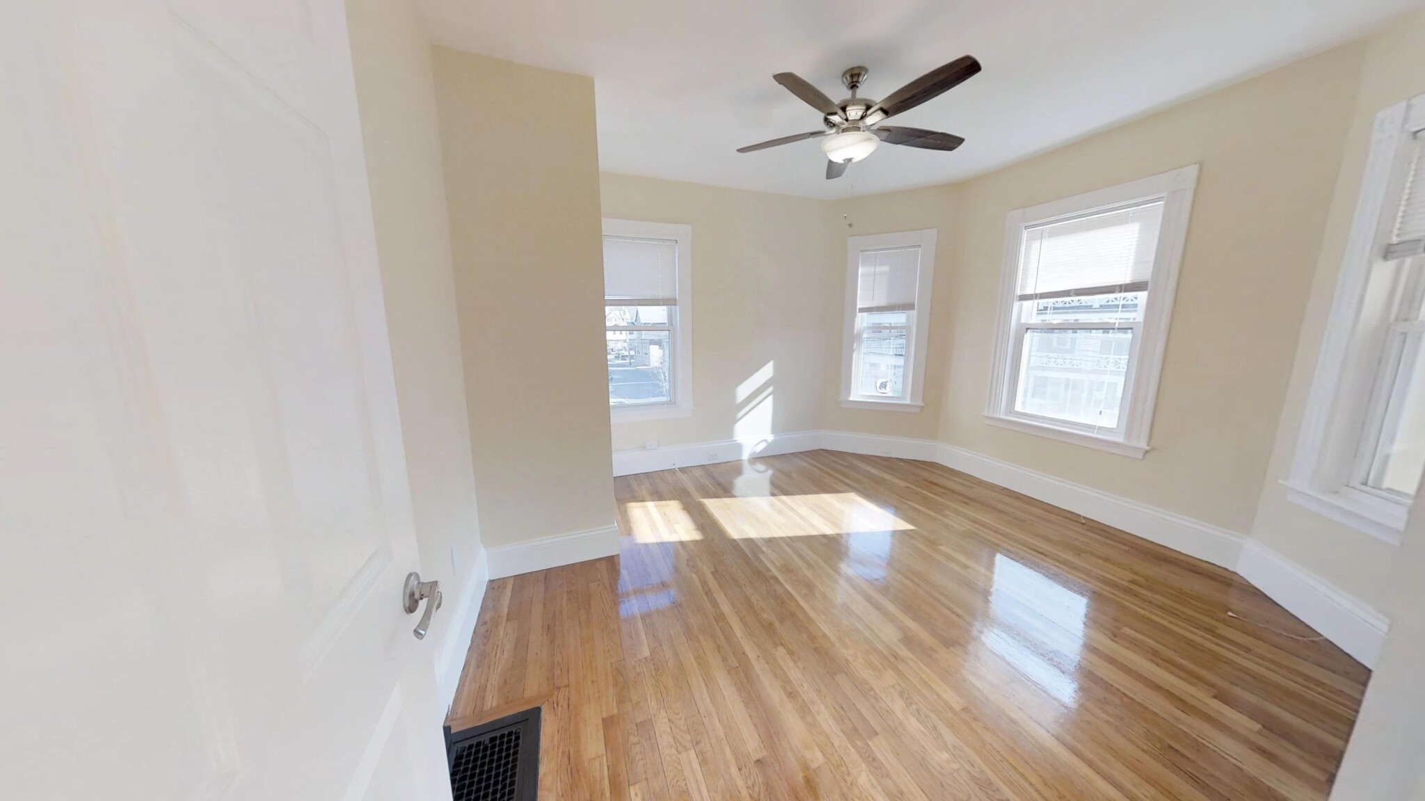 4 bed, 2 bath apartment for rent at 87 Morrison Ave Unit U2R, Powder House Square — photo 5 of 13