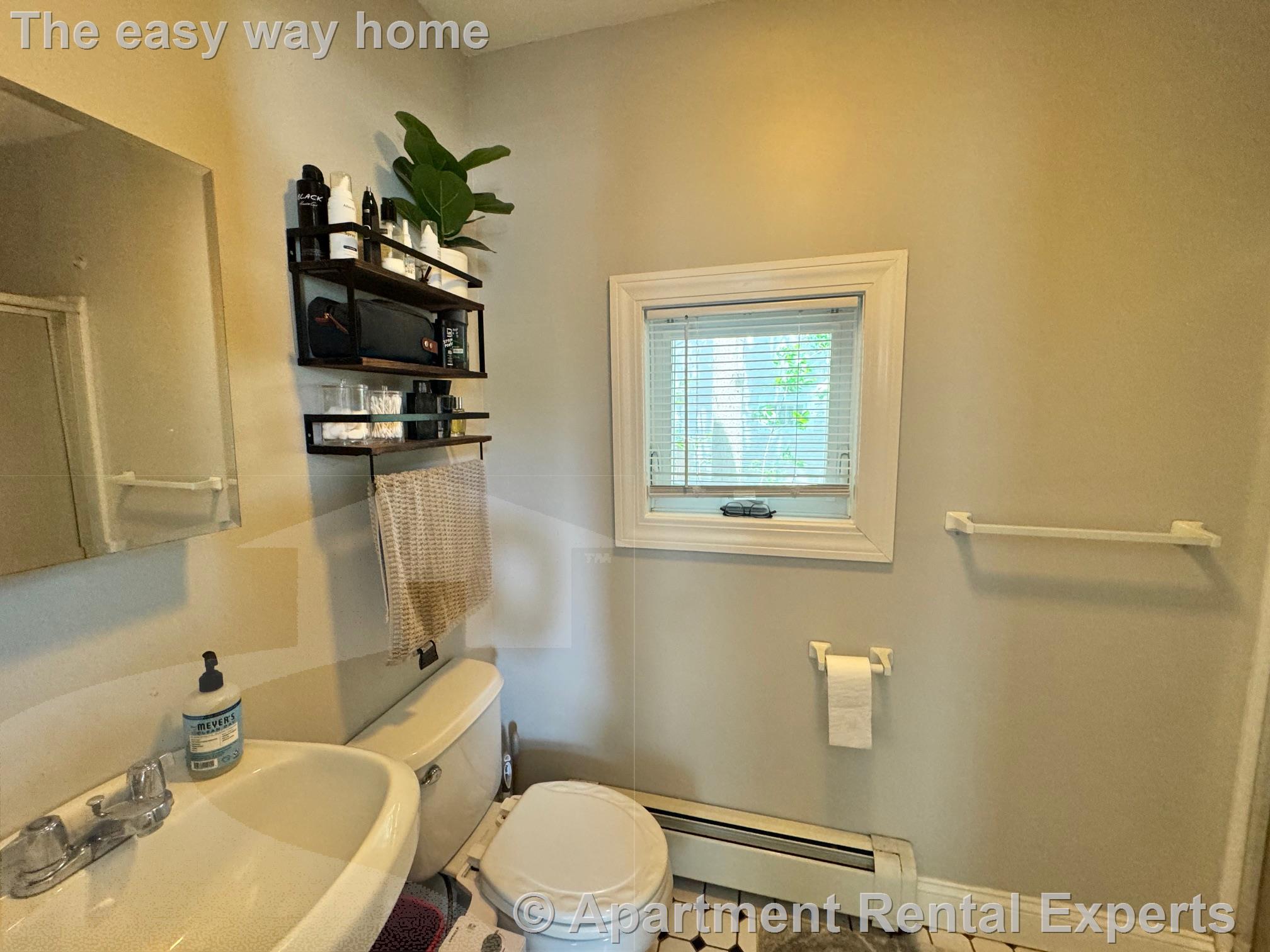 3 bed, 2 bath apartment for rent at 87 North St Unit 1, Tufts — photo 6 of 22