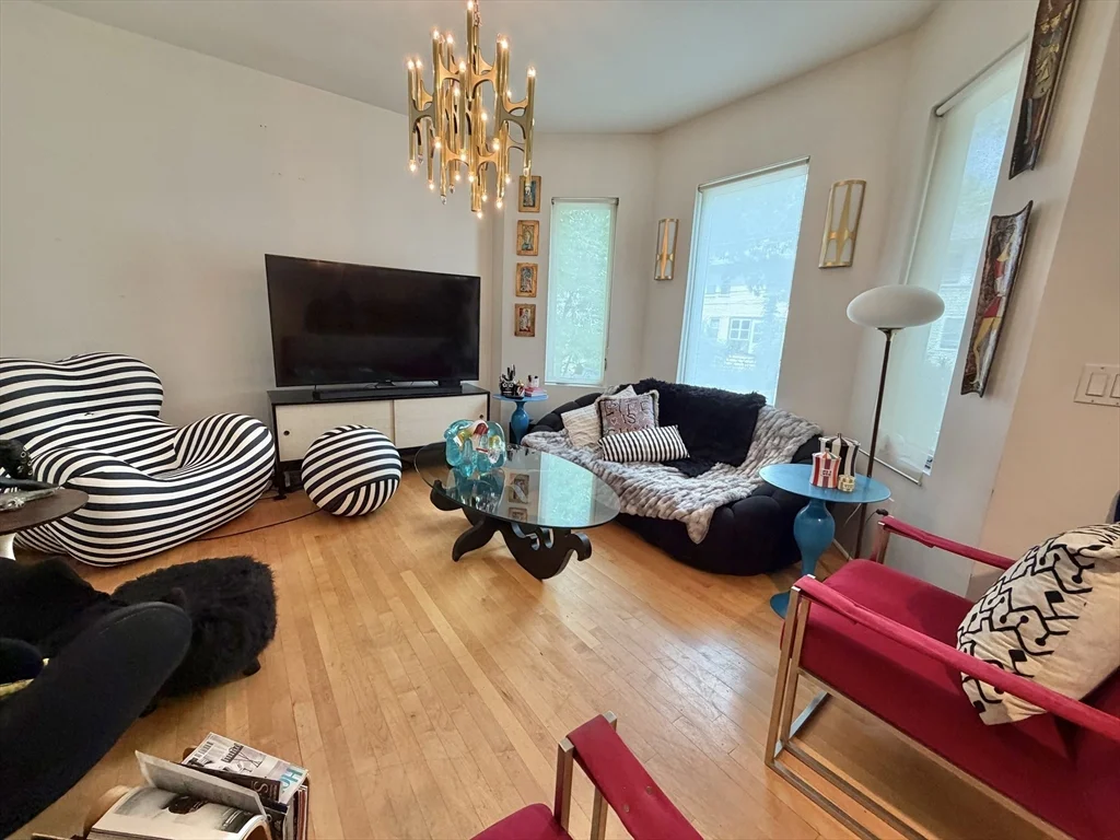 1 bed, 1 bath apartment for rent at 87 Oxford Ave Unit 1, Strawberry Hill — photo 12 of 20