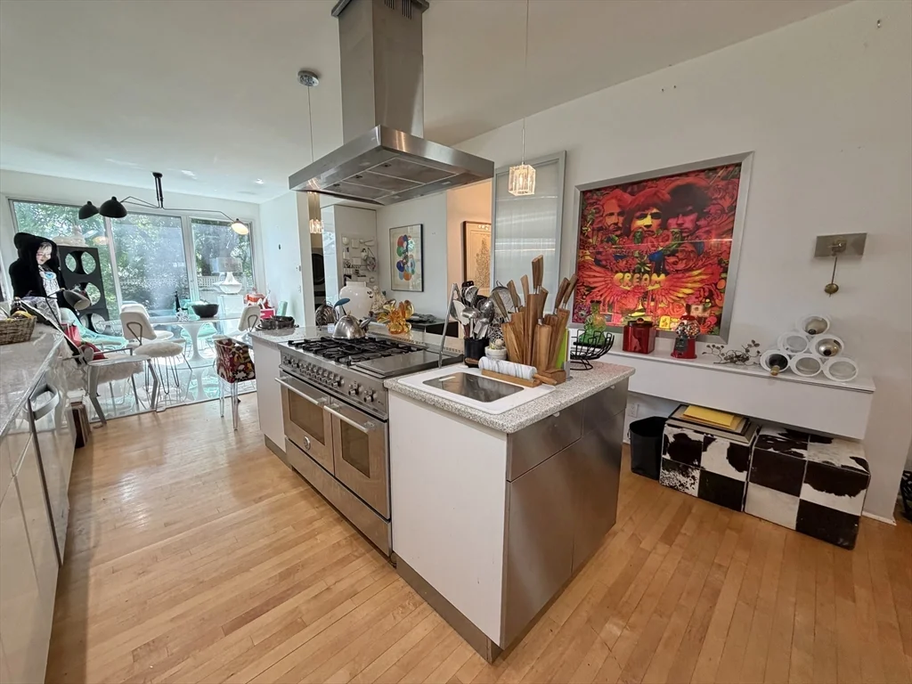1 bed, 1 bath apartment for rent at 87 Oxford Ave Unit 1, Strawberry Hill — photo 1 of 20