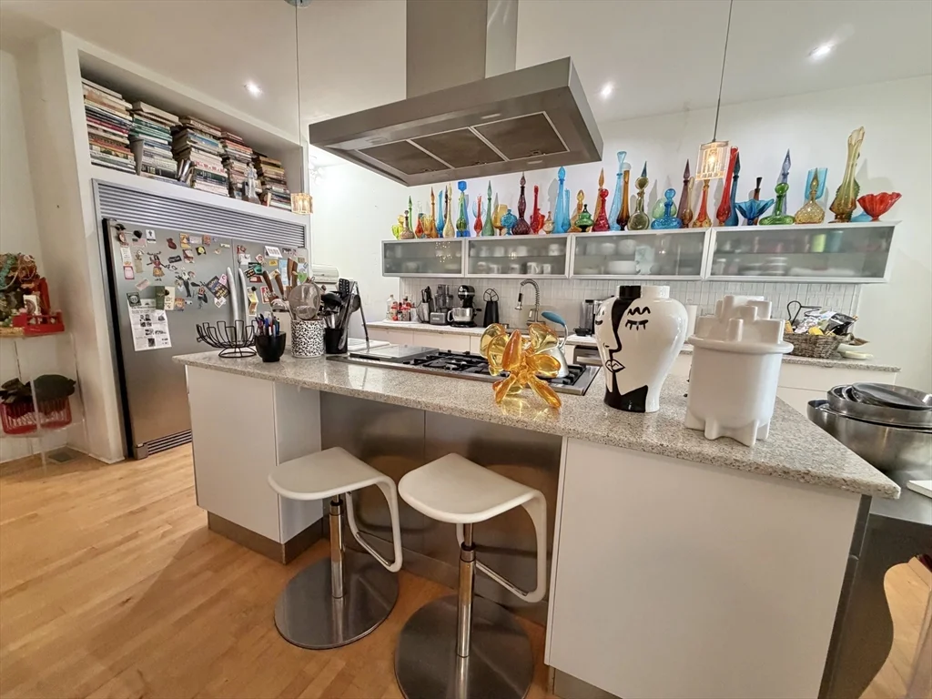 1 bed, 1 bath apartment for rent at 87 Oxford Ave Unit 1, Strawberry Hill — photo 3 of 20