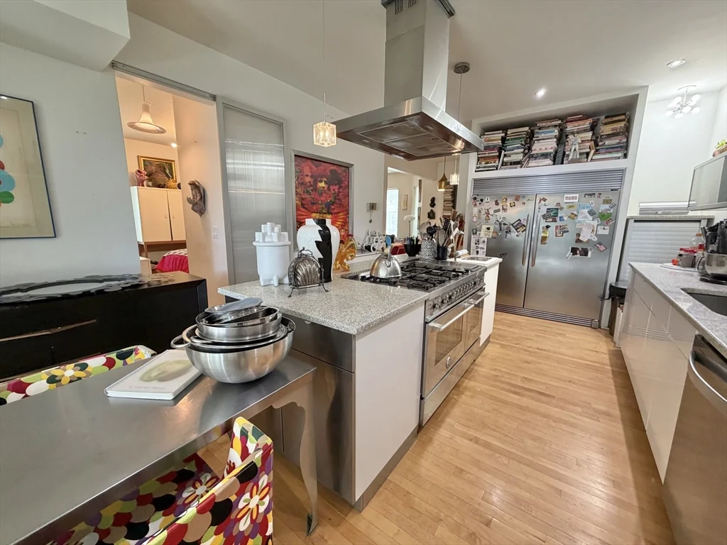1 bed, 1 bath apartment for rent at 87 Oxford Ave Unit 1, Strawberry Hill — photo 4 of 20