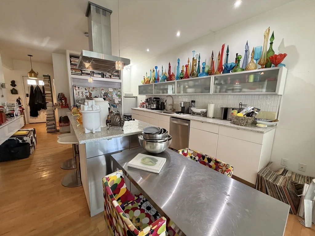 1 bed, 1 bath apartment for rent at 87 Oxford Ave Unit 1, Strawberry Hill — photo 6 of 20