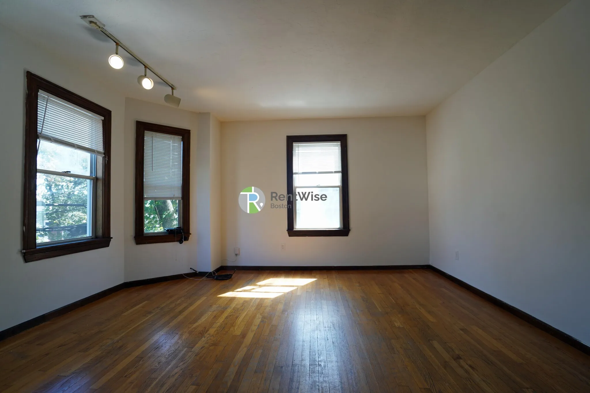 3 bed, 1 bath apartment for rent at 87 Sheridan St Unit 3, Jamaica Plain — photo 4 of 19