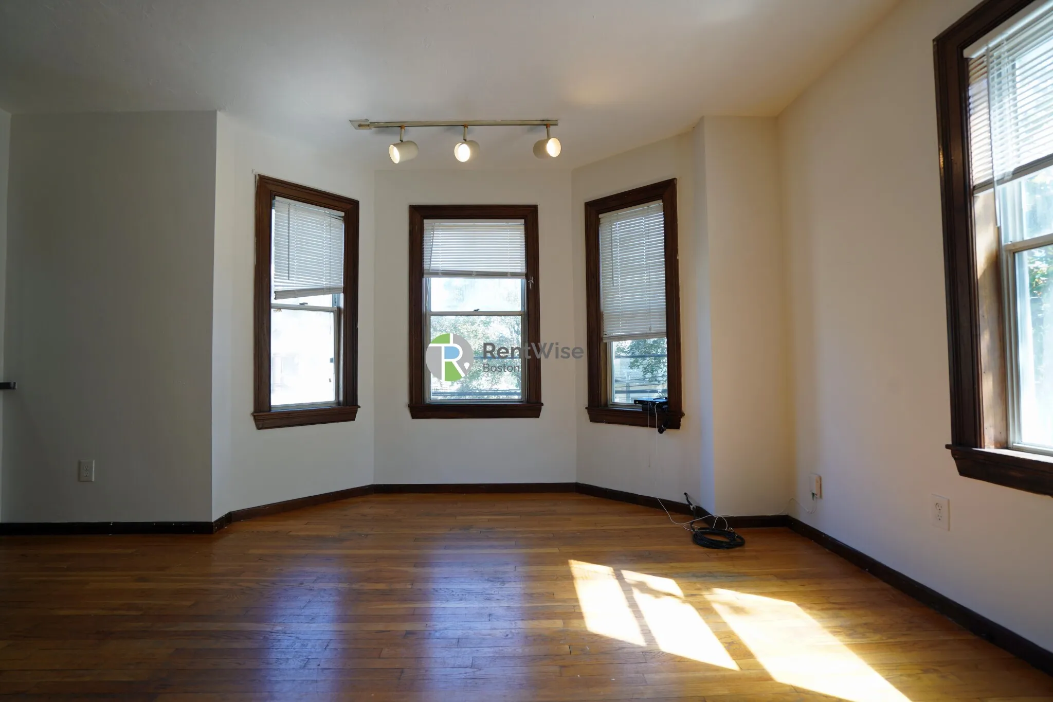 3 bed, 1 bath apartment for rent at 87 Sheridan St Unit 3, Jamaica Plain — photo 2 of 19