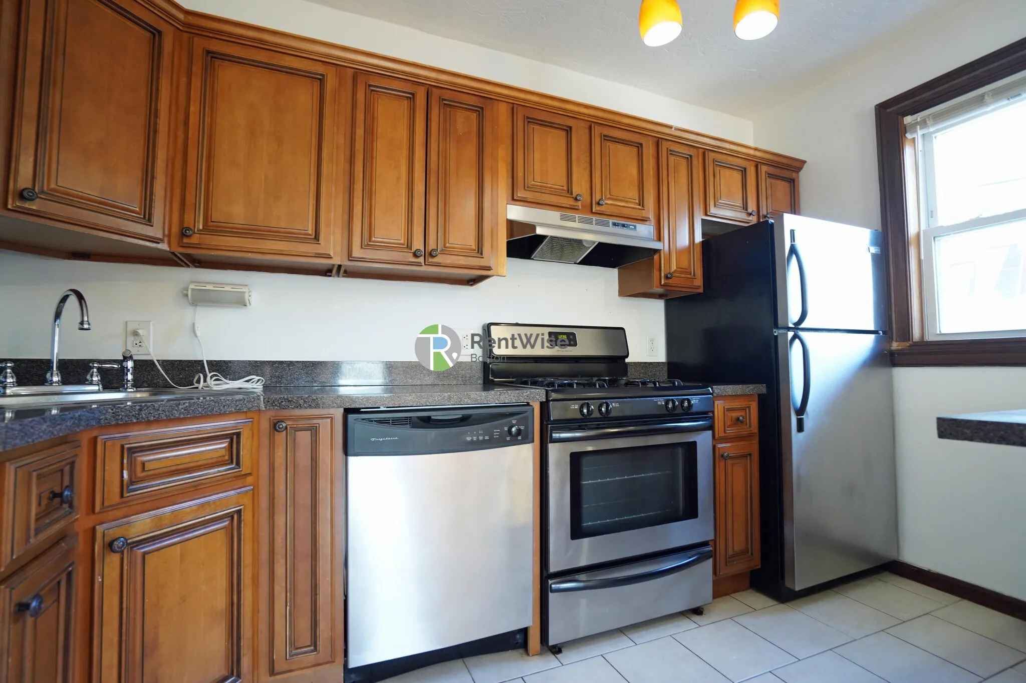 3 bed, 1 bath apartment for rent at 87 Sheridan St Unit 3, Jamaica Plain — photo 5 of 19