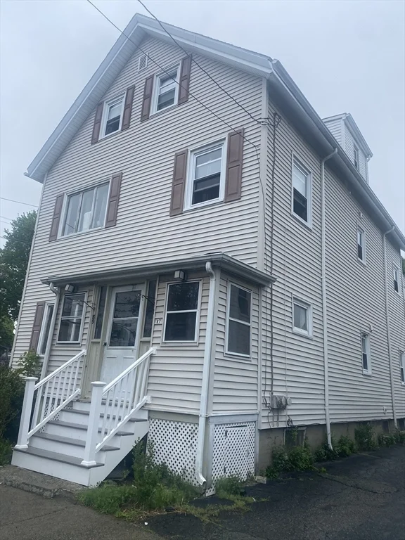 6 bed, 2 bath apartment for rent at 87 Spring St Unit 2, Medford — photo 1 of 9