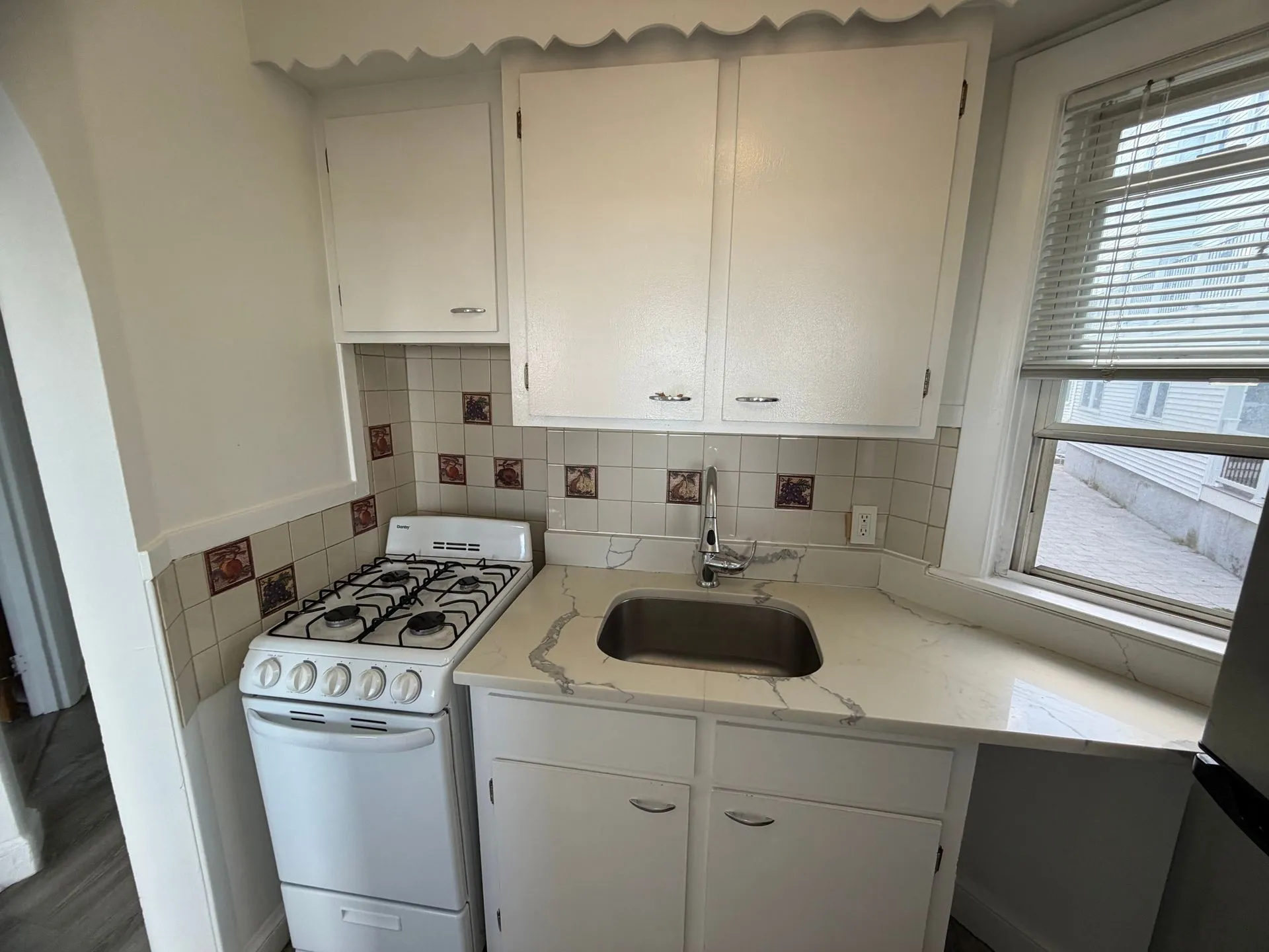 1 bed, 1 bath apartment for rent at 87 Winthrop Shore Dr Unit 1, Winthrop — photo 2 of 18