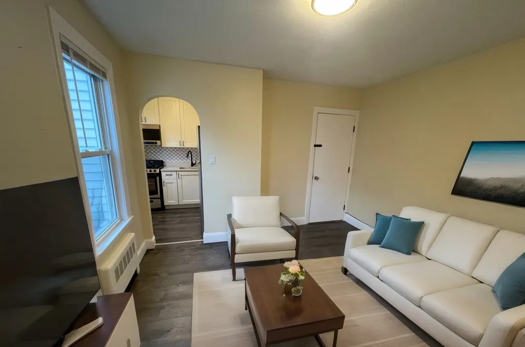 2 bed, 1 bath apartment for rent at 87 Winthrop Shore Dr Unit 2, Winthrop — photo 2 of 20