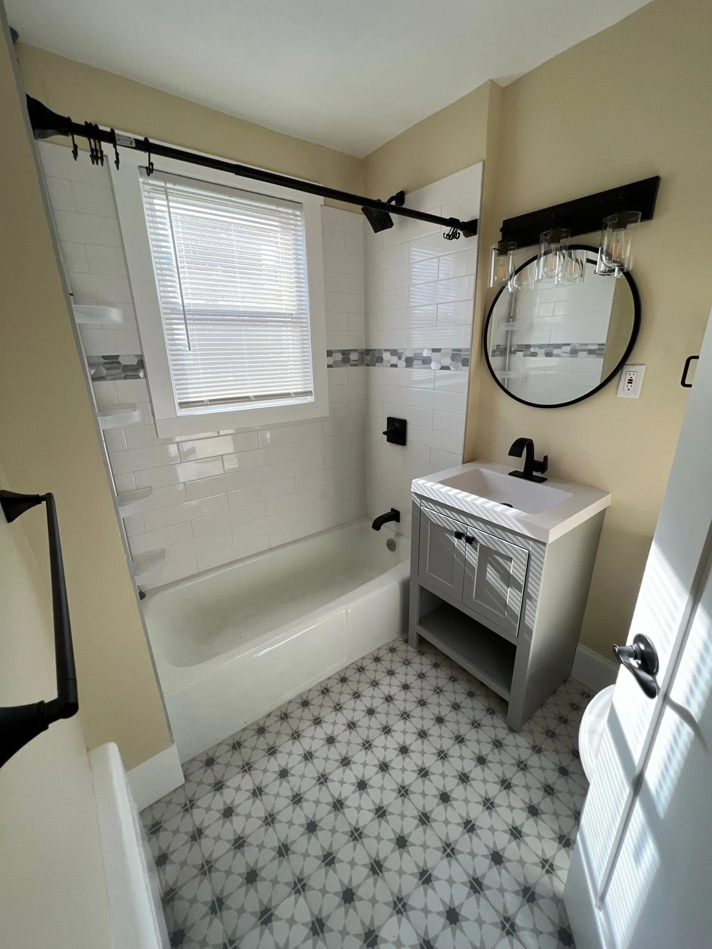 2 bed, 1 bath apartment for rent at 87 Winthrop Shore Dr Unit 2, Winthrop — photo 12 of 20
