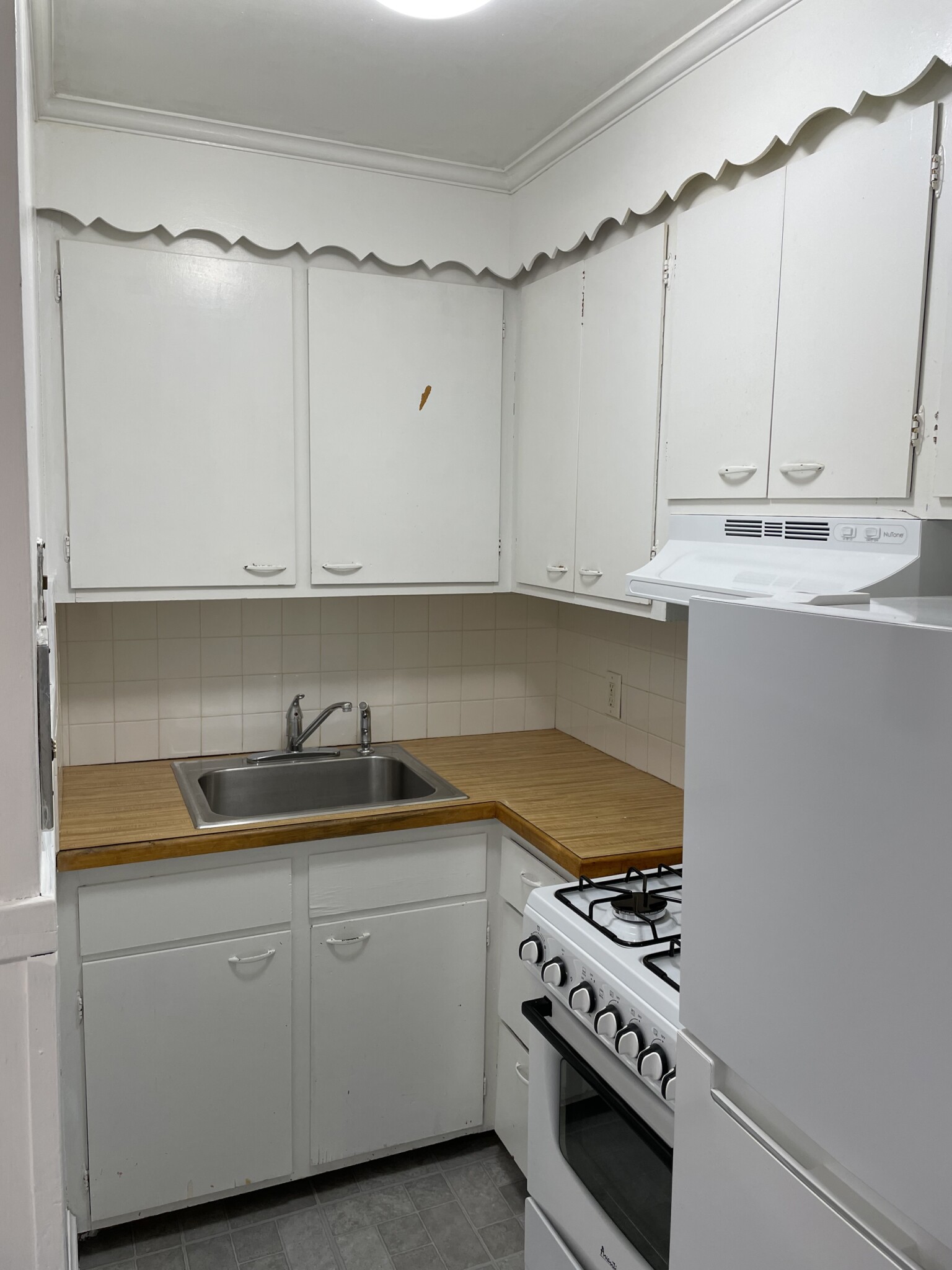 Studio bed, 1 bath apartment for rent at 87 Winthrop Shore Dr Unit 4A, Winthrop — photo 2 of 16
