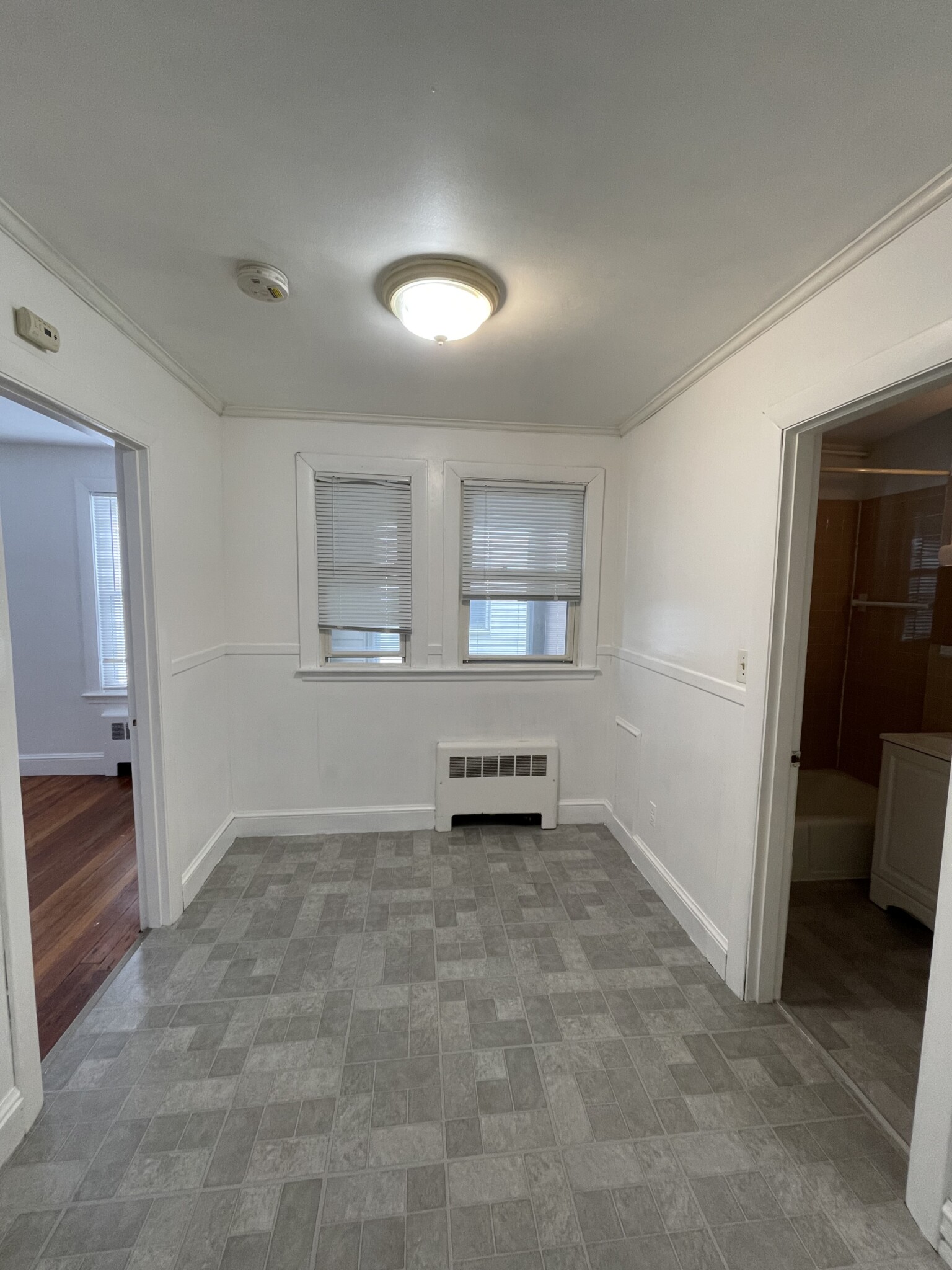 Studio bed, 1 bath apartment for rent at 87 Winthrop Shore Dr Unit 4A, Winthrop — photo 3 of 16