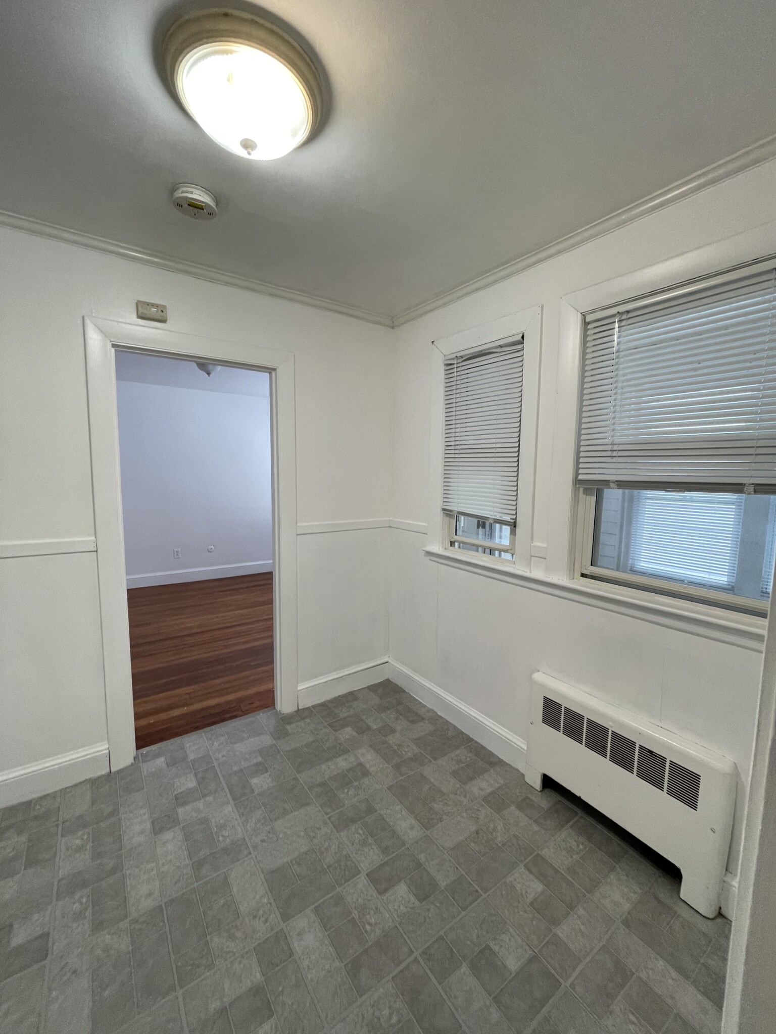 Studio bed, 1 bath apartment for rent at 87 Winthrop Shore Dr Unit 4A, Winthrop — photo 4 of 16