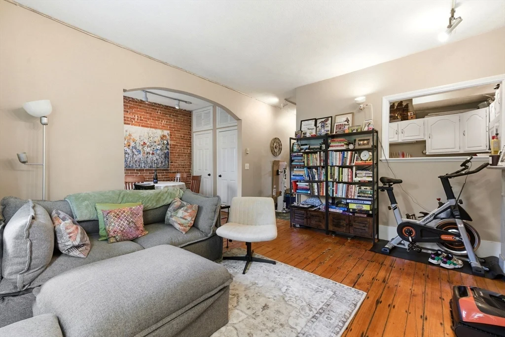 2 bed, 1 bath apartment for rent at 87 Worcester St Unit 4, South End — photo 3 of 12