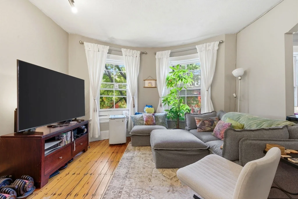 2 bed, 1 bath apartment for rent at 87 Worcester St Unit 4, South End — photo 2 of 12