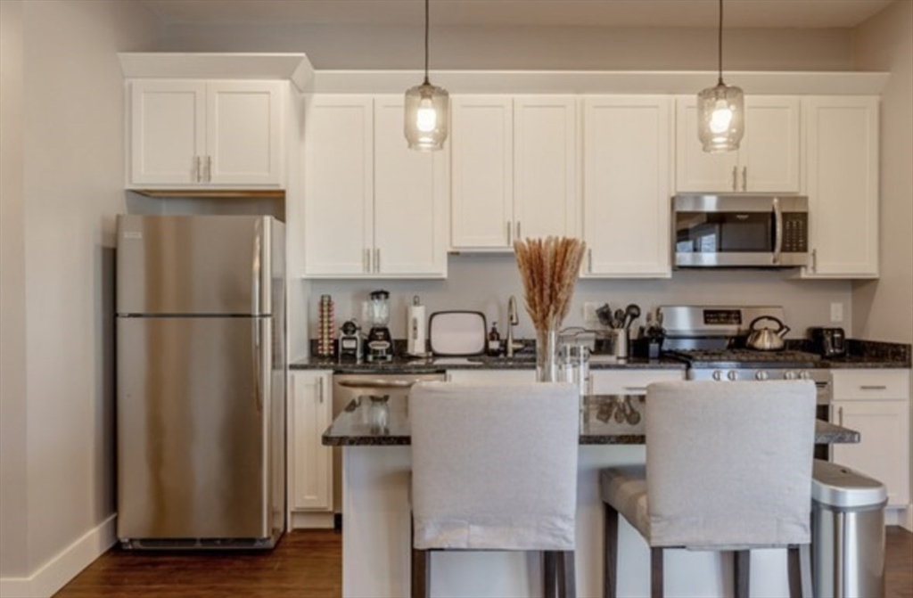 5 bed, 2 bath apartment for rent at 870 East 5th St Unit 3, South Boston — photo 4 of 20