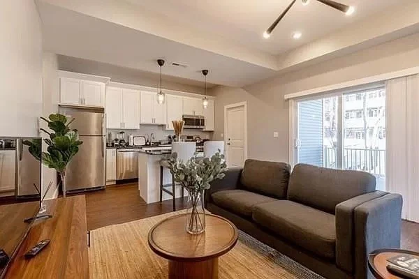 5 bed, 2 bath apartment for rent at 870 East 5th St Unit 2, South Boston