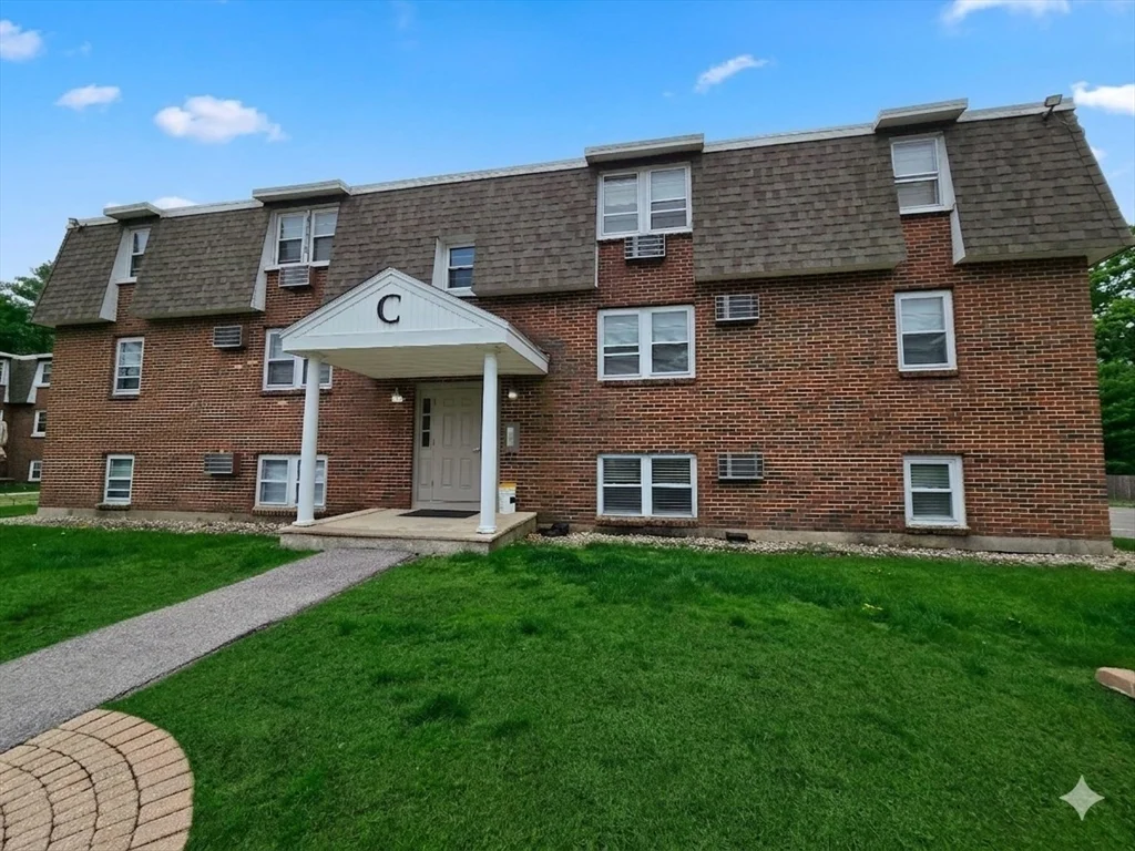 2 bed, 1 bath apartment for rent at 870 Haverhill St Unit 13C, Rowley — photo 1 of 10